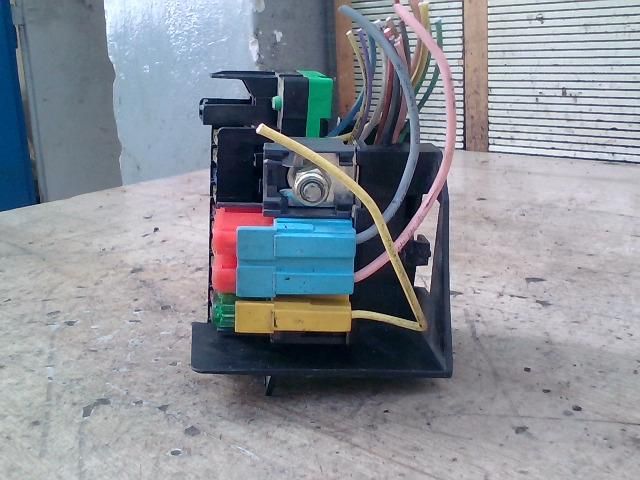 bontott PEUGEOT 807 Biztosítéktábla Utastér