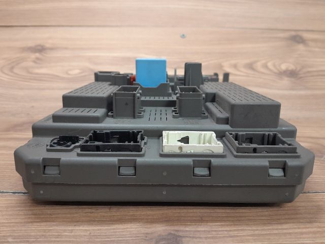 bontott PEUGEOT 807 Biztosítéktábla Utastér