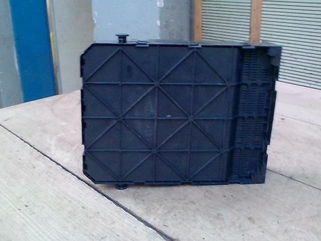 bontott PEUGEOT 807 Biztosítéktábla Utastér