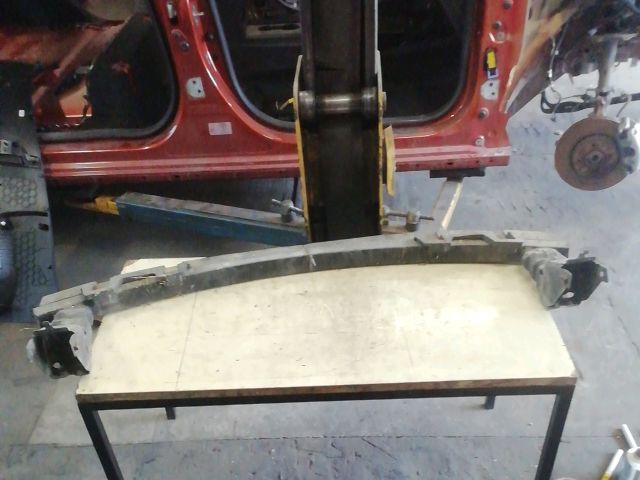 bontott PEUGEOT 807 Első Lökhárító Merevítő (Fém)