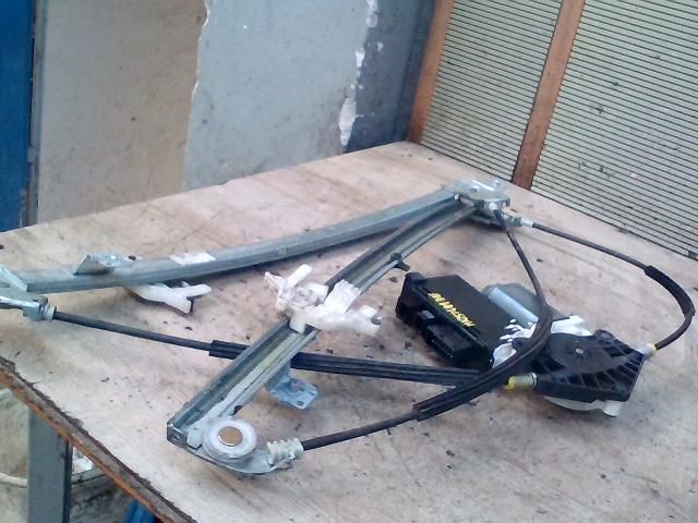 bontott PEUGEOT 807 Jobb első Ablakemelő Szerkezet (Elektromos)