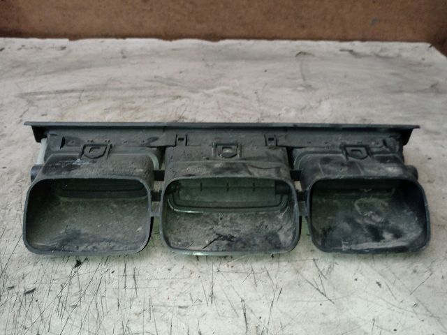 bontott PEUGEOT 807 Középső Szellőző