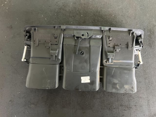 bontott PEUGEOT 807 Középső Szellőző