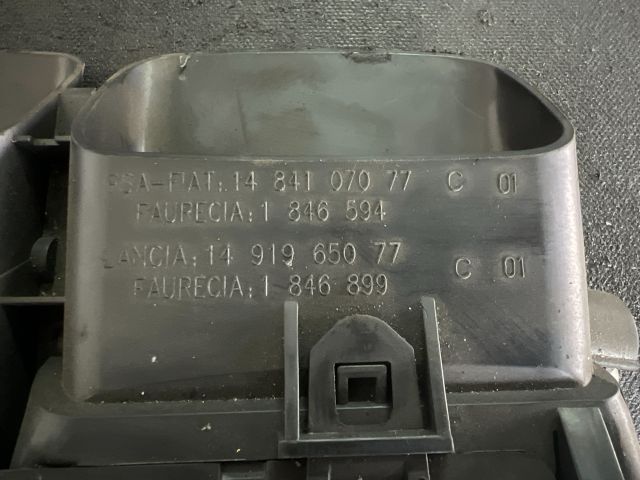 bontott PEUGEOT 807 Középső Szellőző