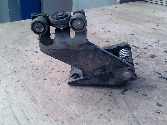 bontott PEUGEOT 807 Tolóajtó Sín Görgő