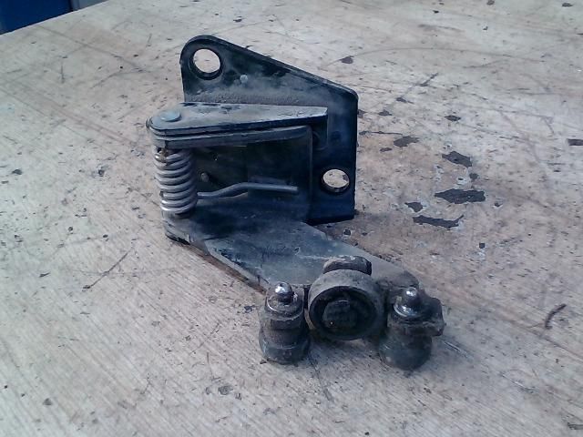 bontott PEUGEOT 807 Tolóajtó Sín Görgő