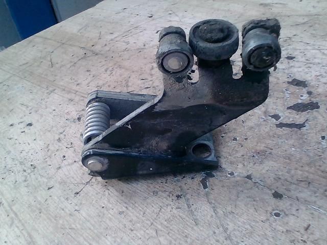 bontott PEUGEOT 807 Tolóajtó Sín Görgő