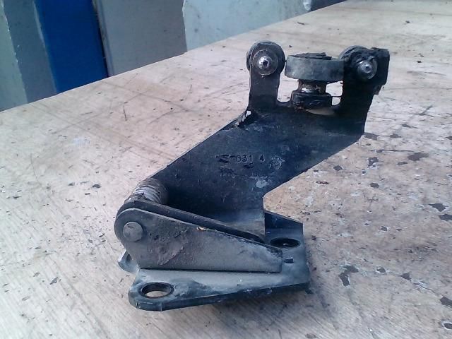 bontott PEUGEOT 807 Tolóajtó Sín Görgő