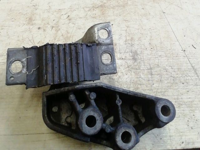 bontott PEUGEOT BOXER Motor Tartó Bak Bal