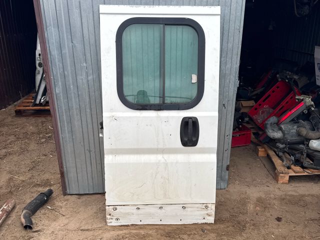 bontott PEUGEOT BOXER Bal első Ajtó (Részeivel)