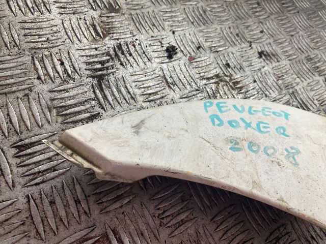bontott PEUGEOT BOXER Bal Fényszóró Bajusz Díszléc