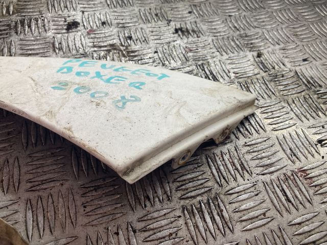 bontott PEUGEOT BOXER Bal Fényszóró Bajusz Díszléc