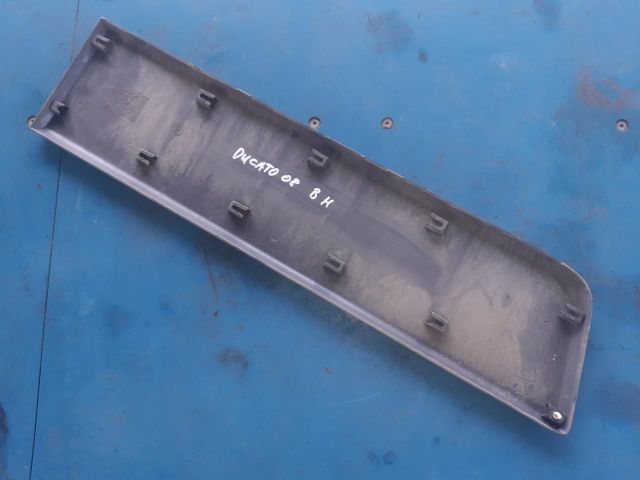 bontott PEUGEOT BOXER Bal hátsó Ajtó Díszléc