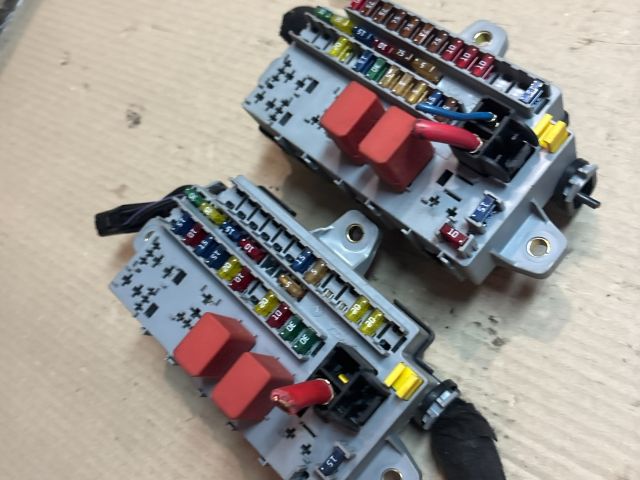 bontott PEUGEOT BOXER Biztosítéktábla Utastér