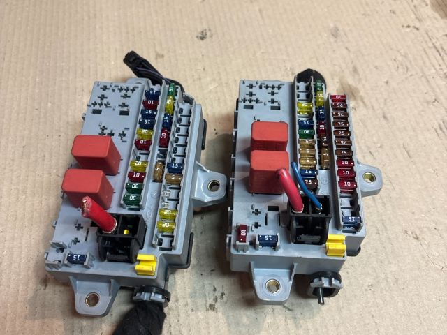 bontott PEUGEOT BOXER Biztosítéktábla Utastér