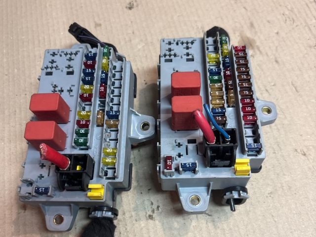 bontott PEUGEOT BOXER Biztosítéktábla Utastér