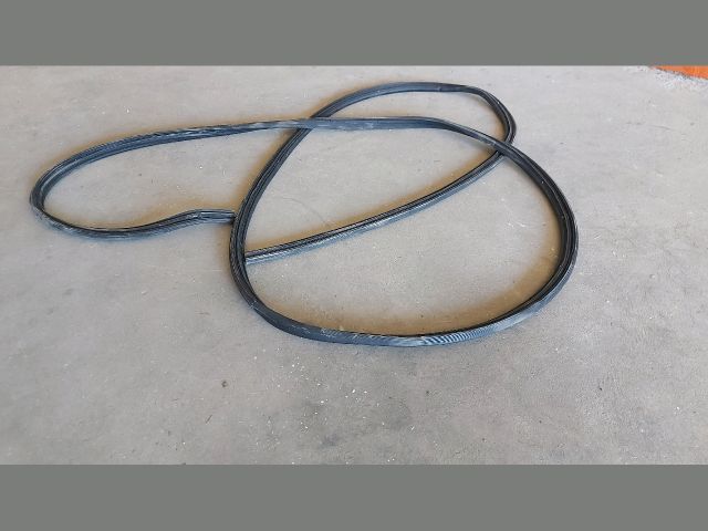 bontott PEUGEOT BOXER Csomagtérajtó Gumikéder