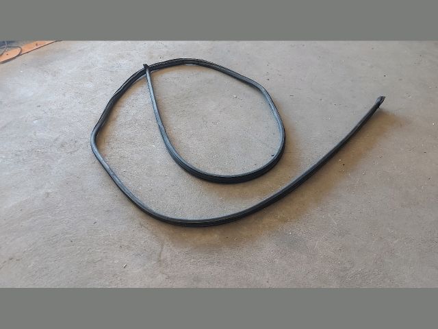 bontott PEUGEOT BOXER Csomagtérajtó Gumikéder