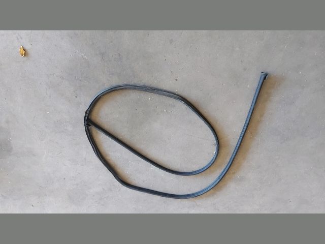 bontott PEUGEOT BOXER Csomagtérajtó Gumikéder