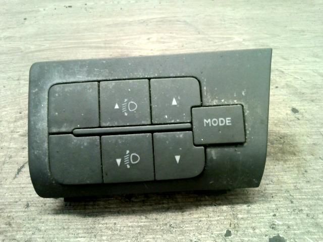 bontott PEUGEOT BOXER Fényszórómagasság Állító Kapcsoló