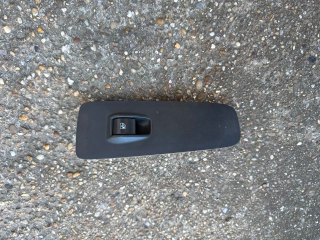 bontott PEUGEOT BOXER Jobb első Ablakemelő Kapcsoló