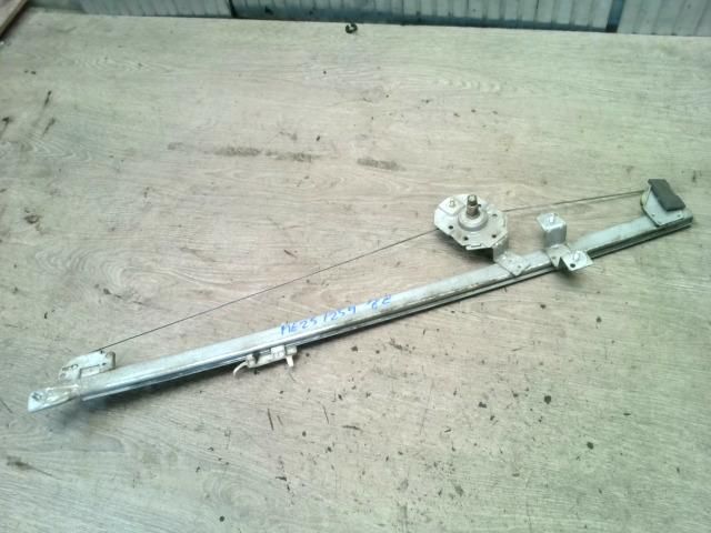 bontott PEUGEOT BOXER Jobb első Ablakemelő Szerkezet (Mechanikus)