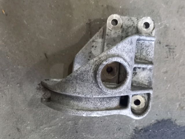 bontott PEUGEOT BOXER Jobb első Féltengely Tartó