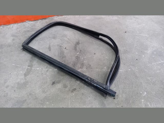 bontott PEUGEOT BOXER Jobb első Gumikéder