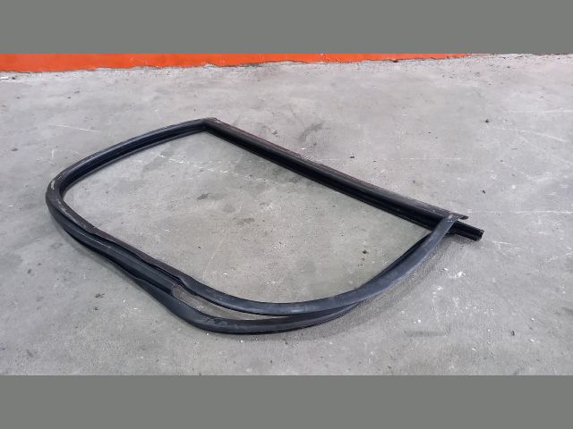 bontott PEUGEOT BOXER Jobb első Gumikéder