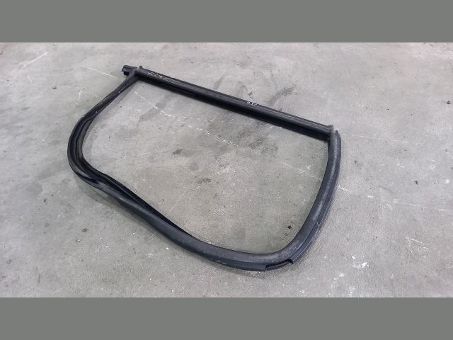 bontott PEUGEOT BOXER Jobb első Gumikéder