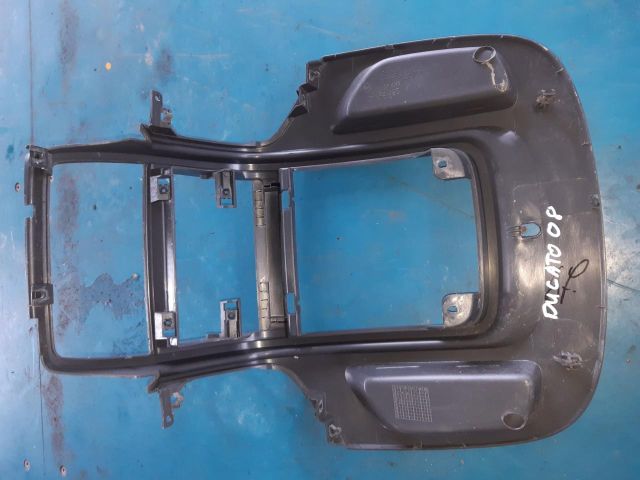 bontott PEUGEOT BOXER Középkonzol Keret