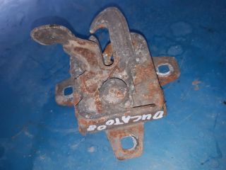 bontott PEUGEOT BOXER Motorháztető Zárszerkezet