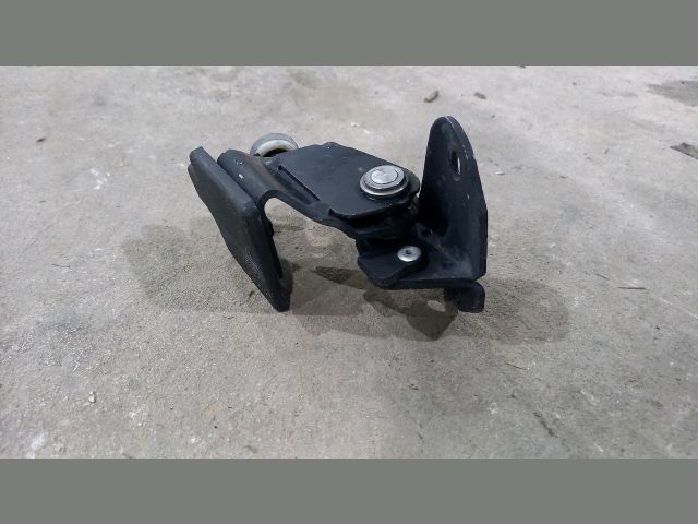 bontott PEUGEOT BOXER Tolóajtó Sín Görgő