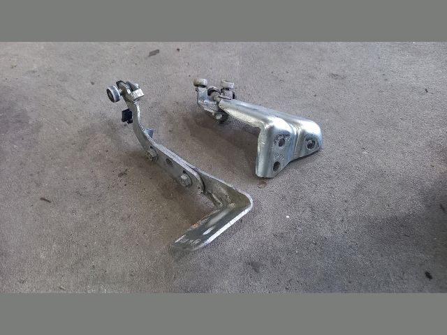 bontott PEUGEOT BOXER Tolóajtó Sín Görgő