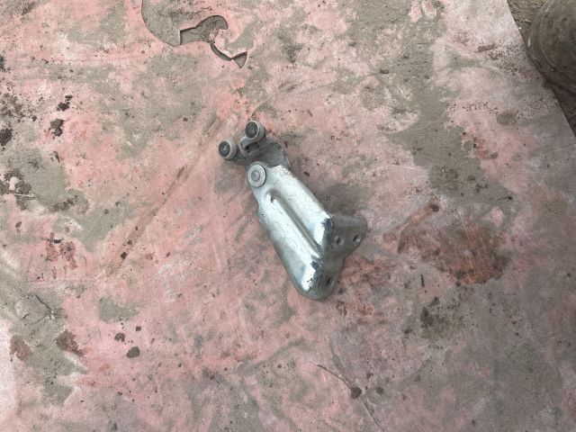 bontott PEUGEOT BOXER Tolóajtó Sín Görgő