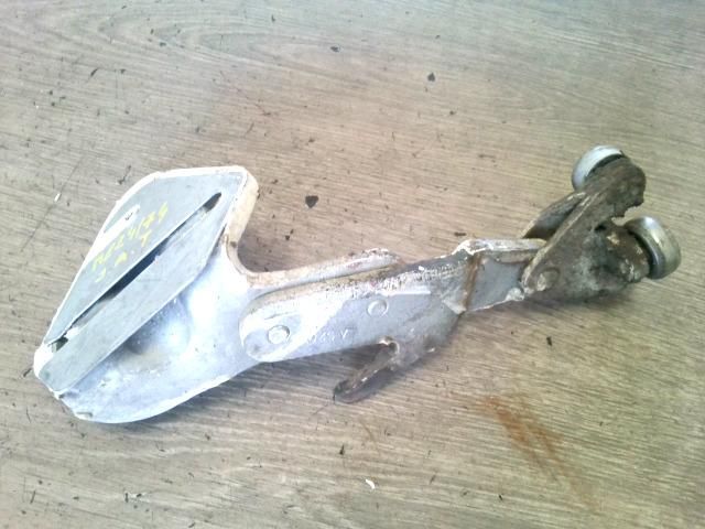 bontott PEUGEOT BOXER Tolóajtó Sín Görgő