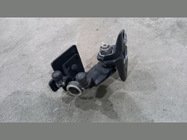 bontott PEUGEOT BOXER Tolóajtó Sín Görgő