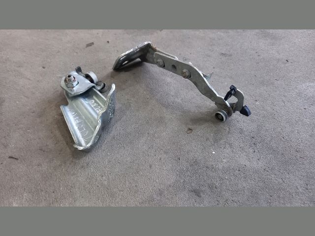 bontott PEUGEOT BOXER Tolóajtó Sín Görgő