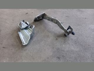 bontott PEUGEOT BOXER Tolóajtó Sín Görgő