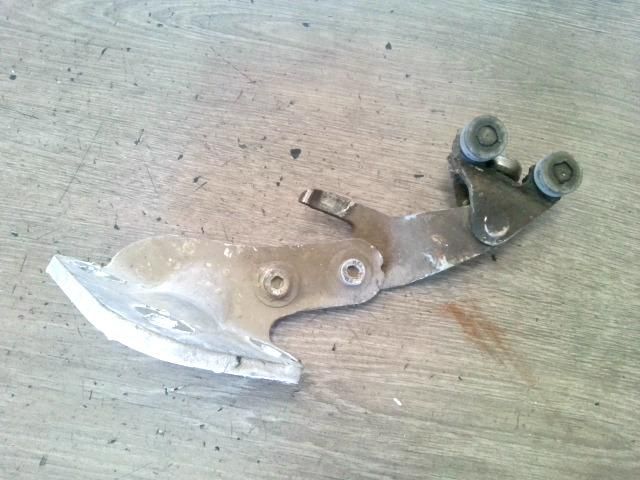 bontott PEUGEOT BOXER Tolóajtó Sín Görgő