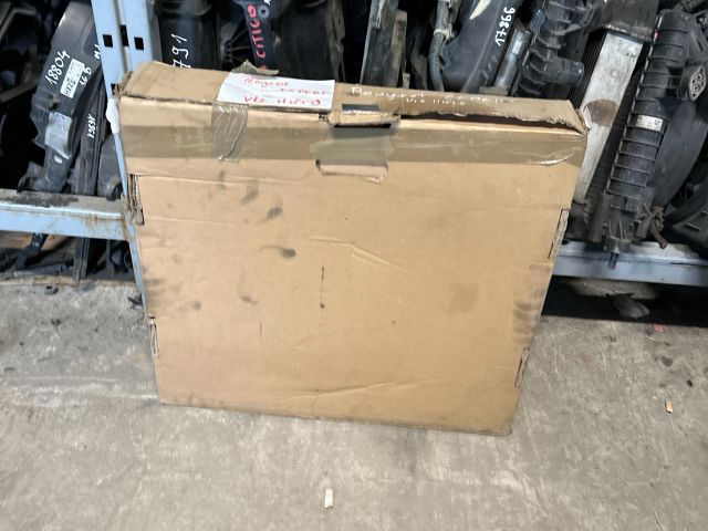 bontott PEUGEOT EXPERT Vízhűtő Radiátor (Klímás)