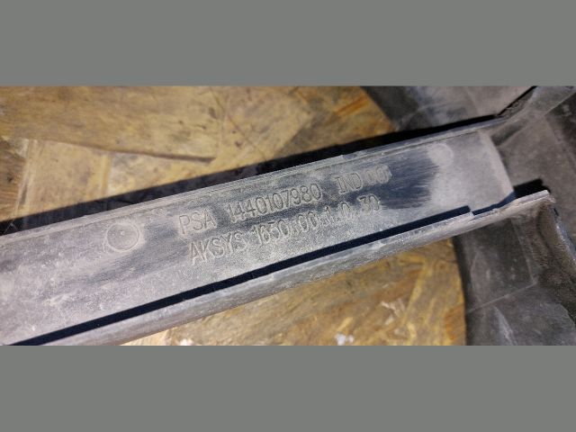 bontott PEUGEOT EXPERT Homlokfal (Üres lemez)