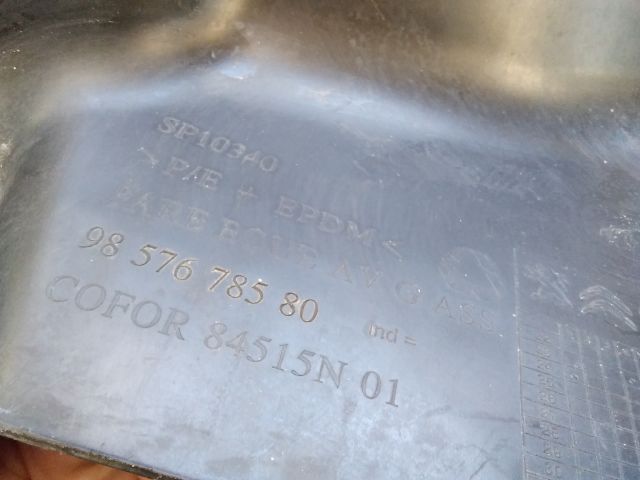 bontott PEUGEOT EXPERT Bal első Dobbetét (Kerékjárati, Műanyag)