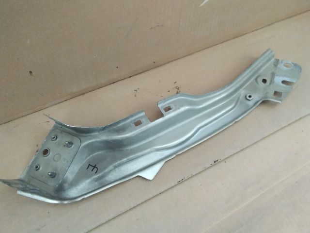 bontott PEUGEOT EXPERT Jobb Fényszóró Tartó