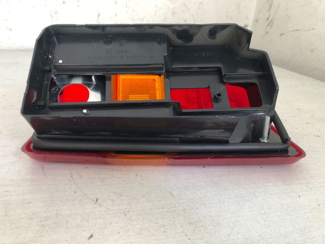 bontott PEUGEOT J5 Bal Hátsó Lámpa