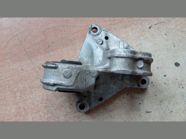 bontott PEUGEOT PARTNER Motor Tartó Bak (Fém)