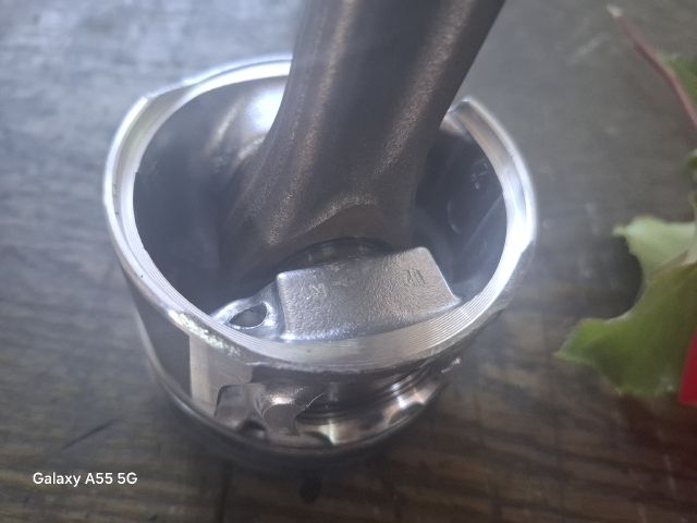 bontott PEUGEOT PARTNER Dugattyú és Hajtókar