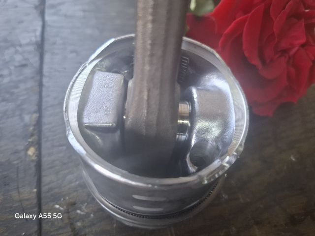 bontott PEUGEOT PARTNER Dugattyú és Hajtókar