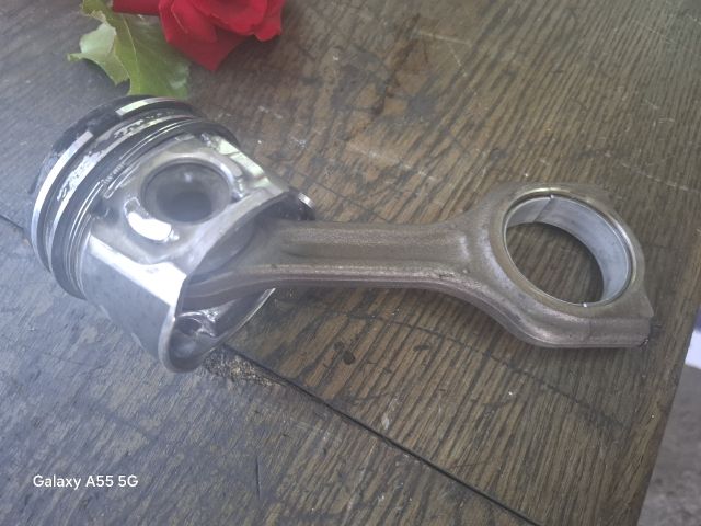 bontott PEUGEOT PARTNER Dugattyú és Hajtókar