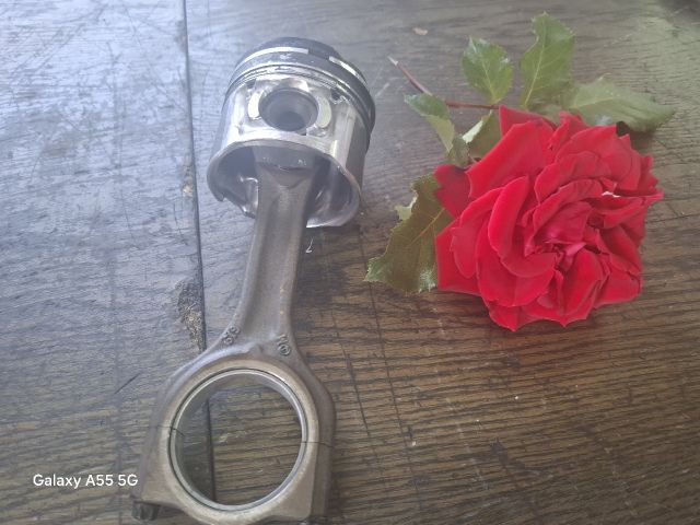 bontott PEUGEOT PARTNER Dugattyú és Hajtókar